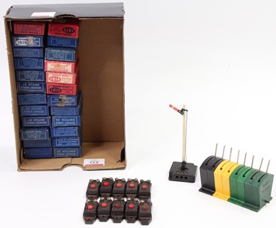 Lot 532 - Hornby Dublo switches: 18 red & 6 black, 10...