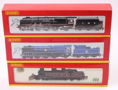 Lot 559 - A Hornby 00 gauge boxed locomotive group,...
