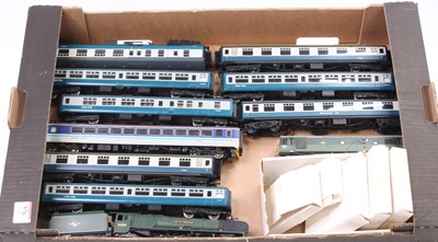 Lot 576 - A collection of various loose 00 gauge...