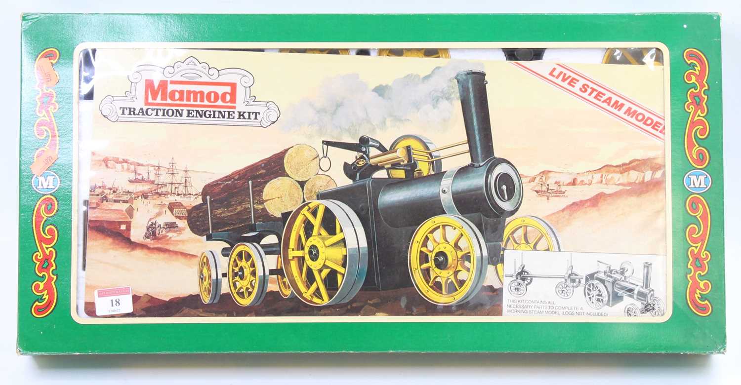 Lot 18 - A Mamod boxed traction engine kit housed in...