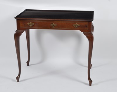 Lot 1427 - An Edwardian mahogany silver table, having a...