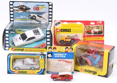 Lot 1295 - Corgi Toys, 5 boxed models comprising No. 269...
