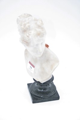 Lot 58 - A matched pair of alabaster busts each in the...