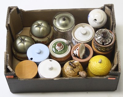 Lot 89 - A box of miscellaneous items mainly being...