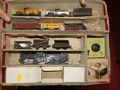 Lot 84 - A collection of assorted mainly 00 gauge items...