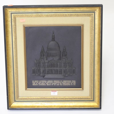 Lot 126 - A Wedgwood St Pauls Cathedral limited edition...