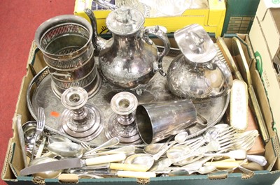 Lot 319 - A box of miscellaneous metalware, to include a...