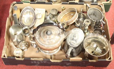 Lot 323 - A box of miscellaneous metalware, to include...