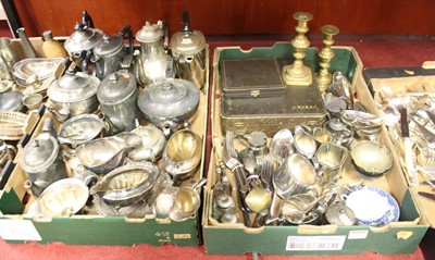 Lot 324 - Two boxes of miscellaneous metalware, to...