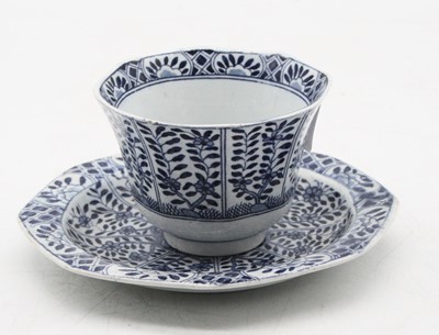 Lot 236 - An early 19th century tea bowl and saucer, the...