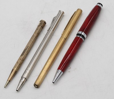 Lot 346 - A fountain pen, having a gilt fluted cap and...