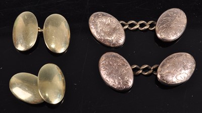 Lot 389 - A pair of 18ct gold gent's cufflinks,...