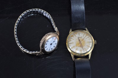 Lot 400 - A vintage lady's 9ct gold cased manual wind...