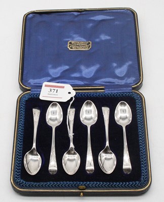 Lot 371 - A set of six George V silver teaspoons, each...