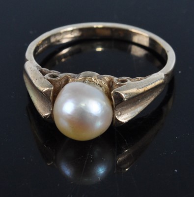 Lot 421 - A 9ct gold and cultured pearl set dress ring,...