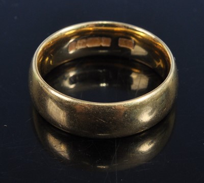 Lot 440 - A 22ct gold wedding band, 7.6g, size K/L