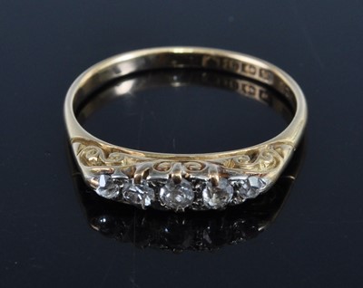 Lot 447 - A Victorian 18ct gold diamond five stone ring,...