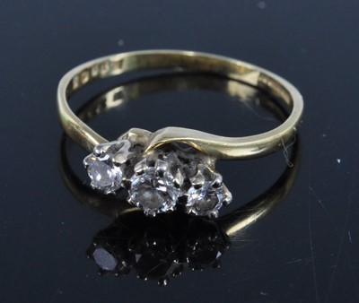 Lot 453 - An 18ct gold diamond three stone ring, 2.3g,...