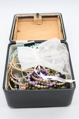 Lot 492 - A box of miscellaneous costume jewellery, to...