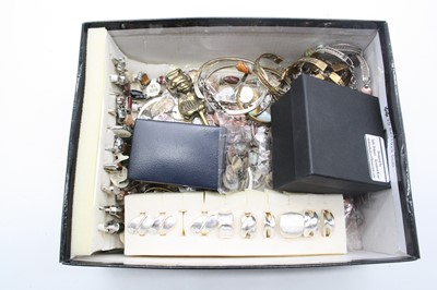 Lot 497 - A box of miscellaneous costume jewellery to...