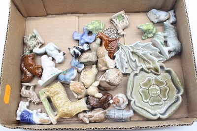 Lot 503 - A box of Wade items to include 1950s shamrock...