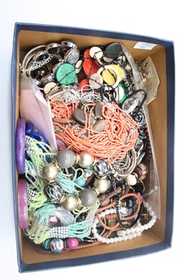 Lot 556 - A box of miscellaneous modern costume...