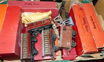 Lot 1513 - A quantity of Hornby 0 gauge carriages and...