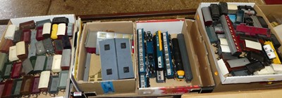 Lot 1514 - Three boxes of 00 gauge rolling stock...