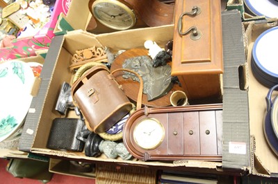 Lot 697 - A box of miscellaneous items, to include a...