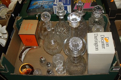 Lot 751 - A box of various glassware to include crystal...