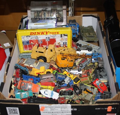 Lot 670 - A collection of mostly loose and playworn...