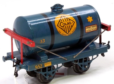 Lot 111 - Hornby 1929-30 'Colas' Bitumen tank wagon with...
