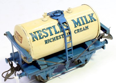 Lot 113 - Hornby 1936-9 'Nestles' milk tank wagon on...