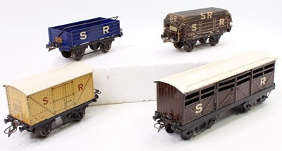 Lot 128 - Hornby 1939-41 SR No. 2 cattle truck with...