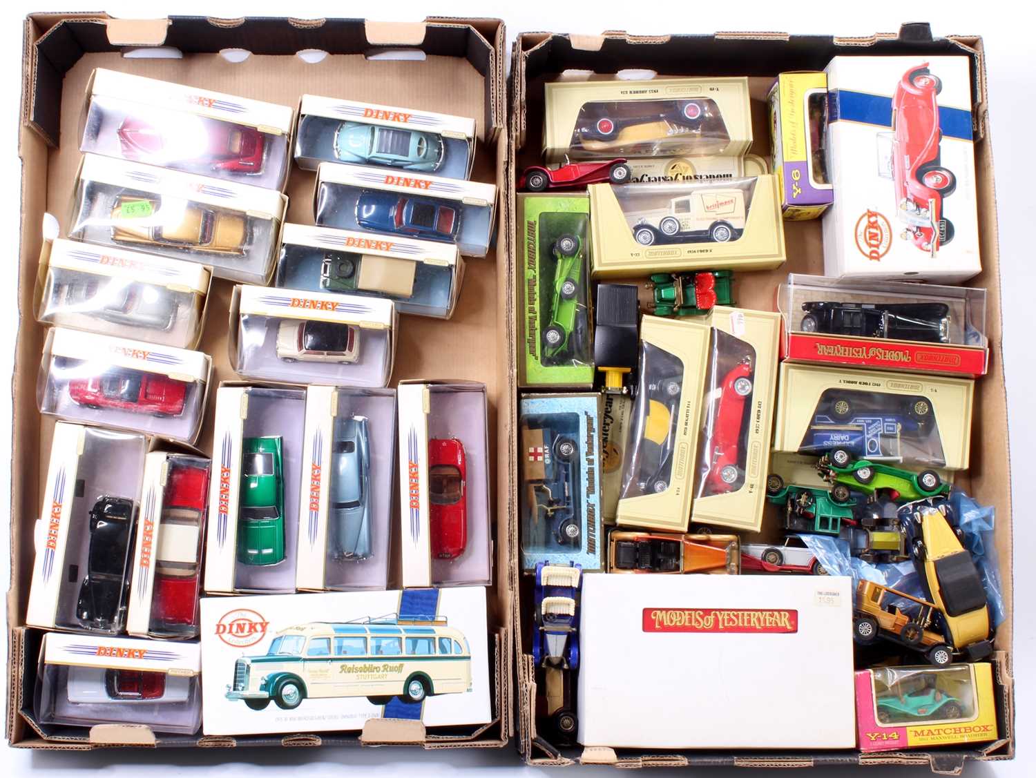 Lot 915 - 2 trays containing Matchbox Models of...