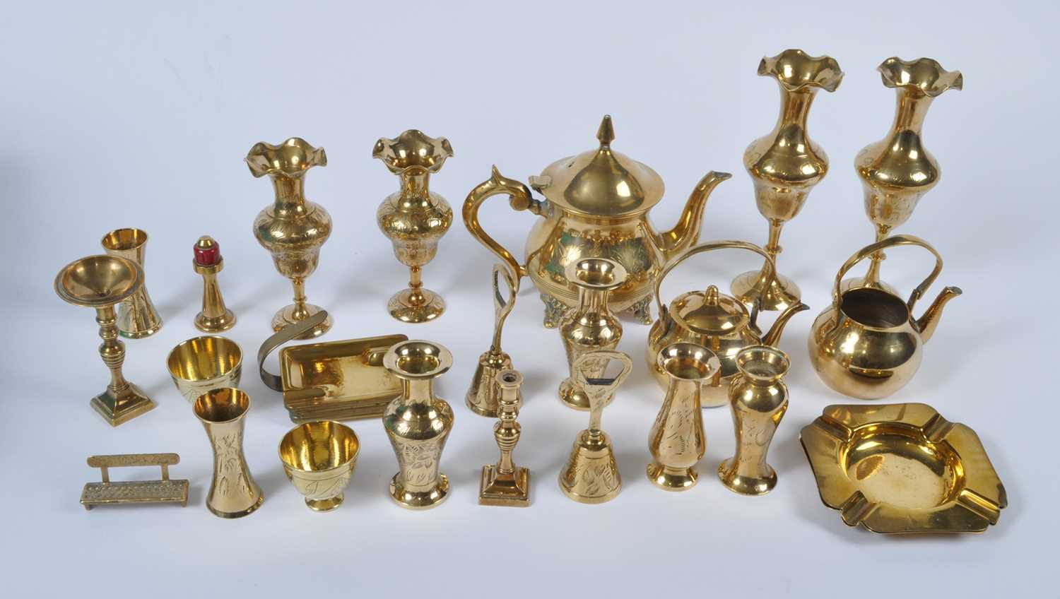 Lot 77 - A box of various brassware