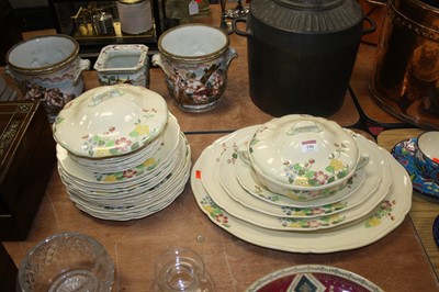 Lot 106 - A Royal Doulton floral decorated part dinner...