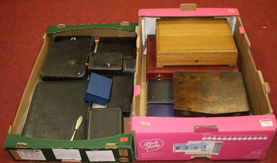 Lot 169 - Two boxes of cased sets of flatware