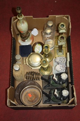 Lot 173 - A box of miscellaneous items, to include a...