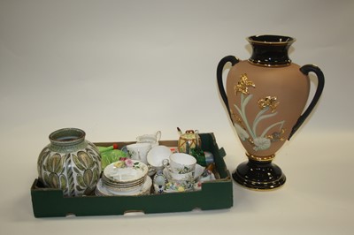 Lot 182 - A box of mixed ceramics, to include a Denby...