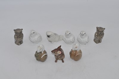 Lot 195 - A collection of various porcelain and metal...