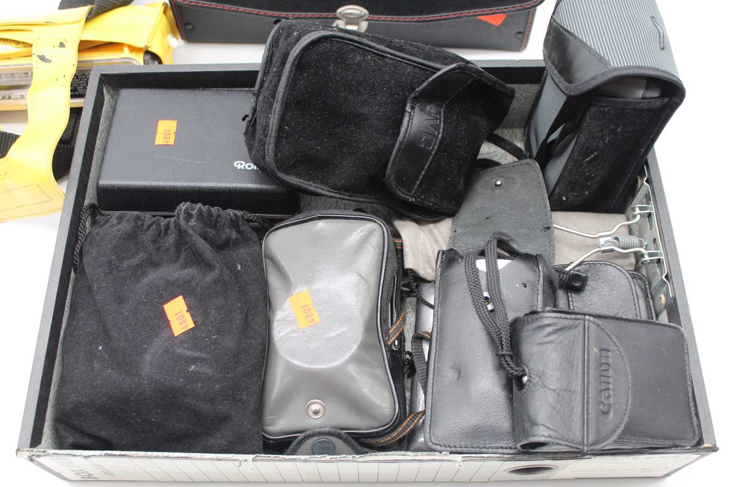 Lot 608 - A collection of cameras and accessories to...