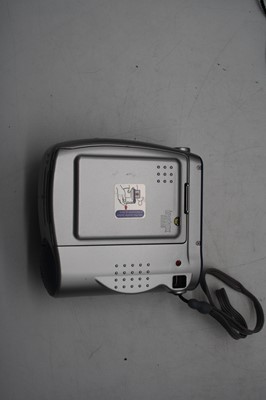 Lot 608 - A collection of cameras and accessories to...