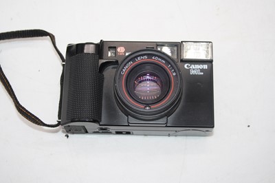 Lot 608 - A collection of cameras and accessories to...