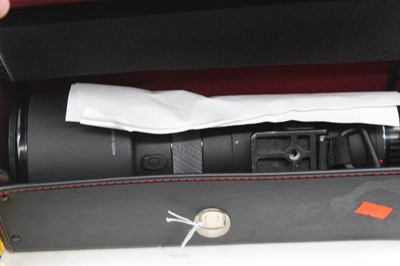 Lot 608 - A collection of cameras and accessories to...