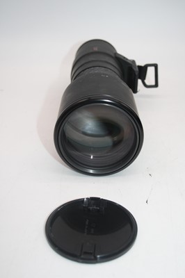 Lot 608 - A collection of cameras and accessories to...