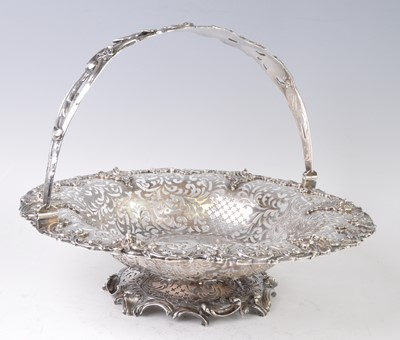 Lot 2150 - A William IV silver swing handle bread basket,...