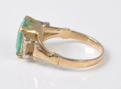 Lot 2505 - A yellow and white metal emerald dress ring,...