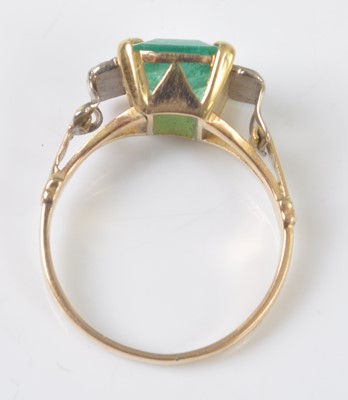 Lot 2505 - A yellow and white metal emerald dress ring,...