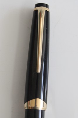 Lot 123 - A cased Montblanc Meisterstuck No.12 fountain...
